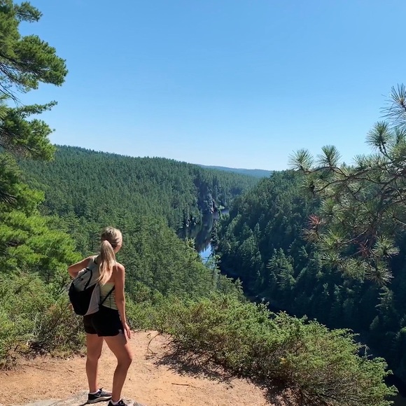 Meet your Posher, Tanya - Picture 2 of 6